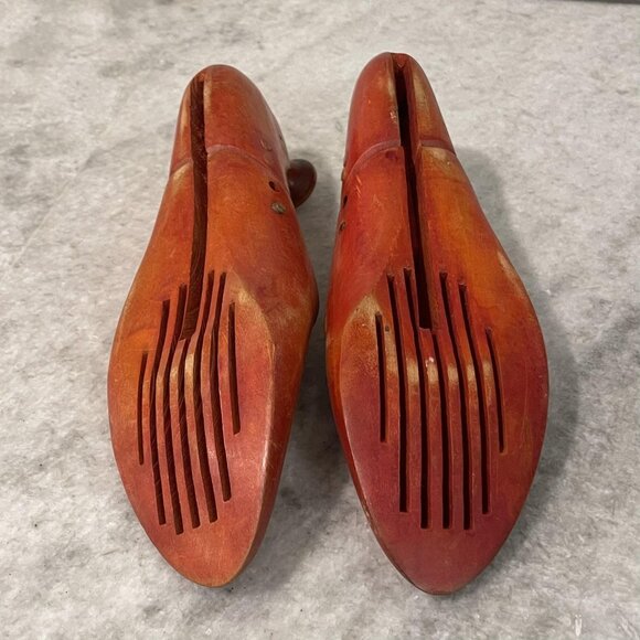 Vintage Floresheim Wooden Shoe Tree Form Adjustable Ventilated Monogram Crest - Picture 4 of 8